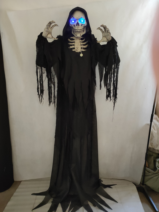 197cm Tall Grim Reaper with Glowing Eyes and Sound Effects Halloween Decorations